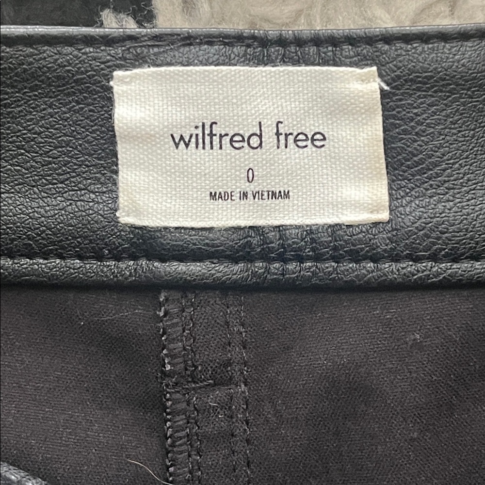 Aritzia Wilfred Free Ascendant Pant in Black Leather. - Picture 10 of 12